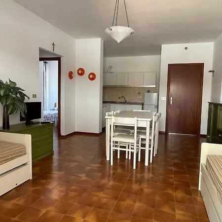 Apartment Near Shops And