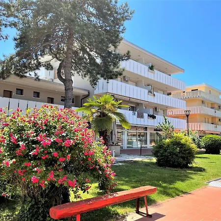 Apartment Near Shops And